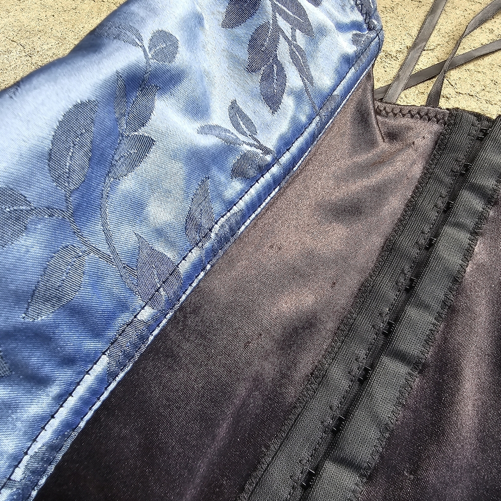 Vintage Y2K Victoria’s Secret Lace Up Blue Floral Damask Alt Fairy Corset Top - Picture 2 of 4